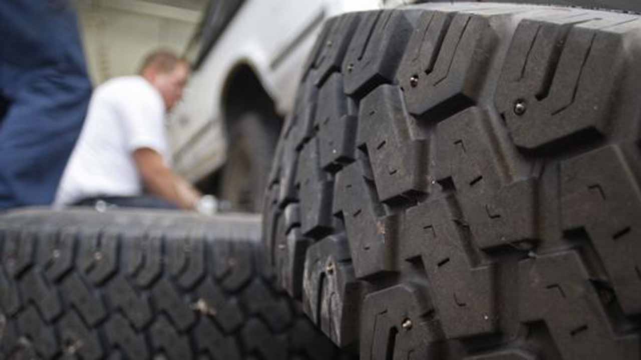 Washington lawmaker proposes 100 fee on new studded tires, a ban in